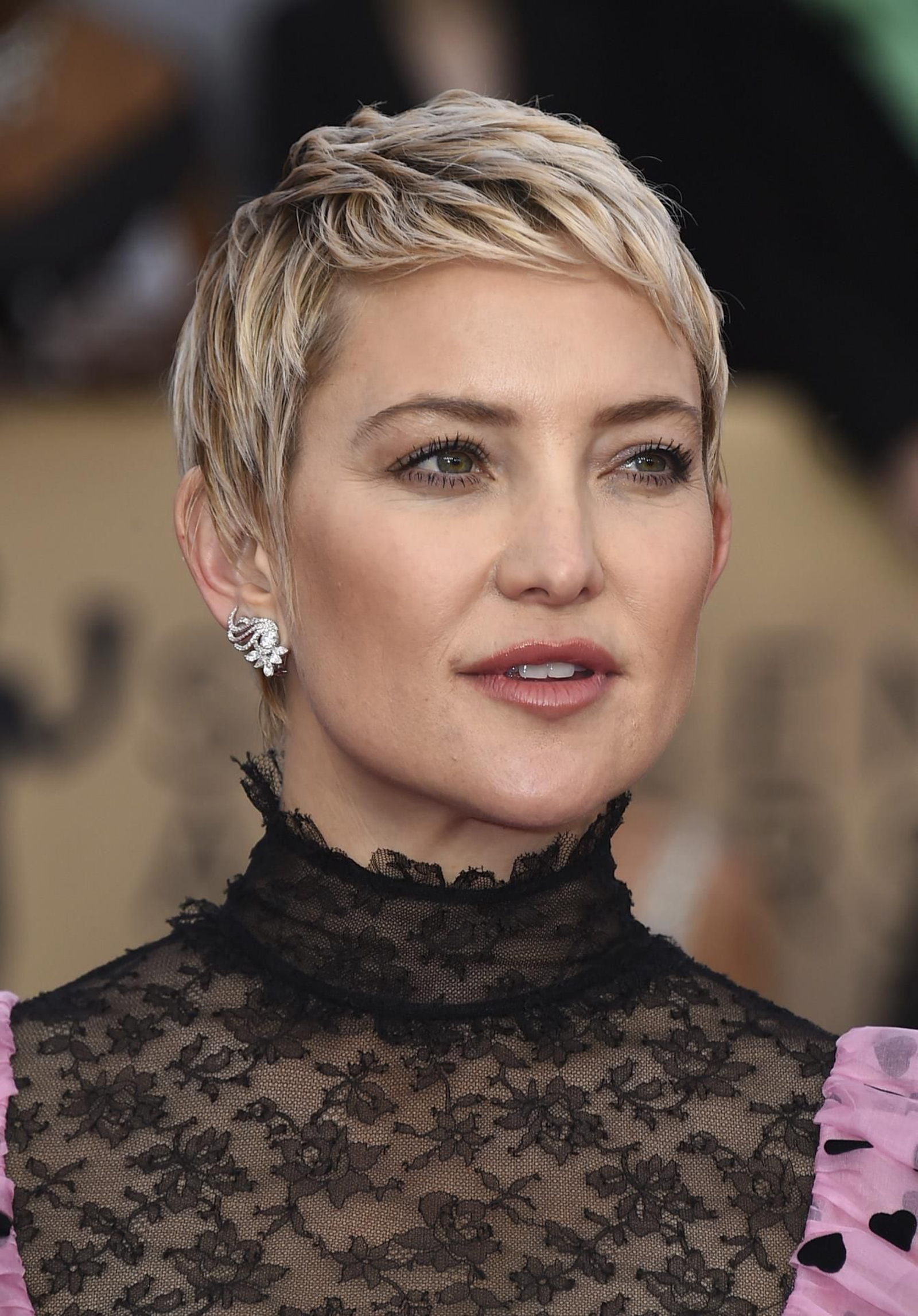 Los peinados para parecer más joven que tienes que probar este verano