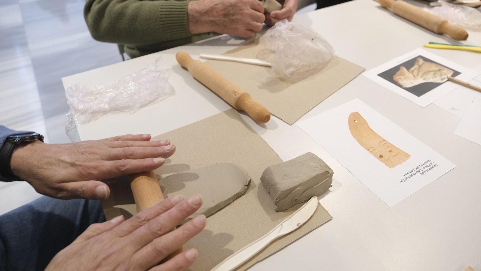 Taller 'Arte sin Artistas' en el Museo Arqueólogico de Almería, en imágenes