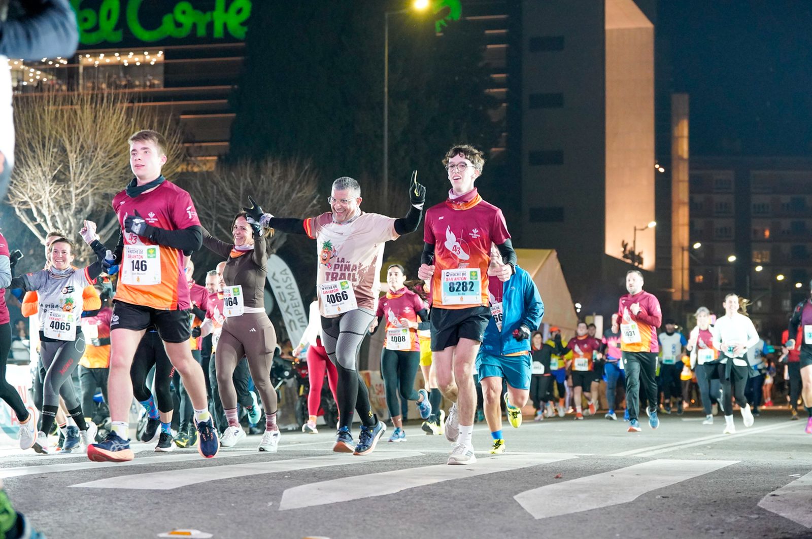 En imágenes: búscate en tu llegada a meta de la Carrera de San Antón 2026 (17)