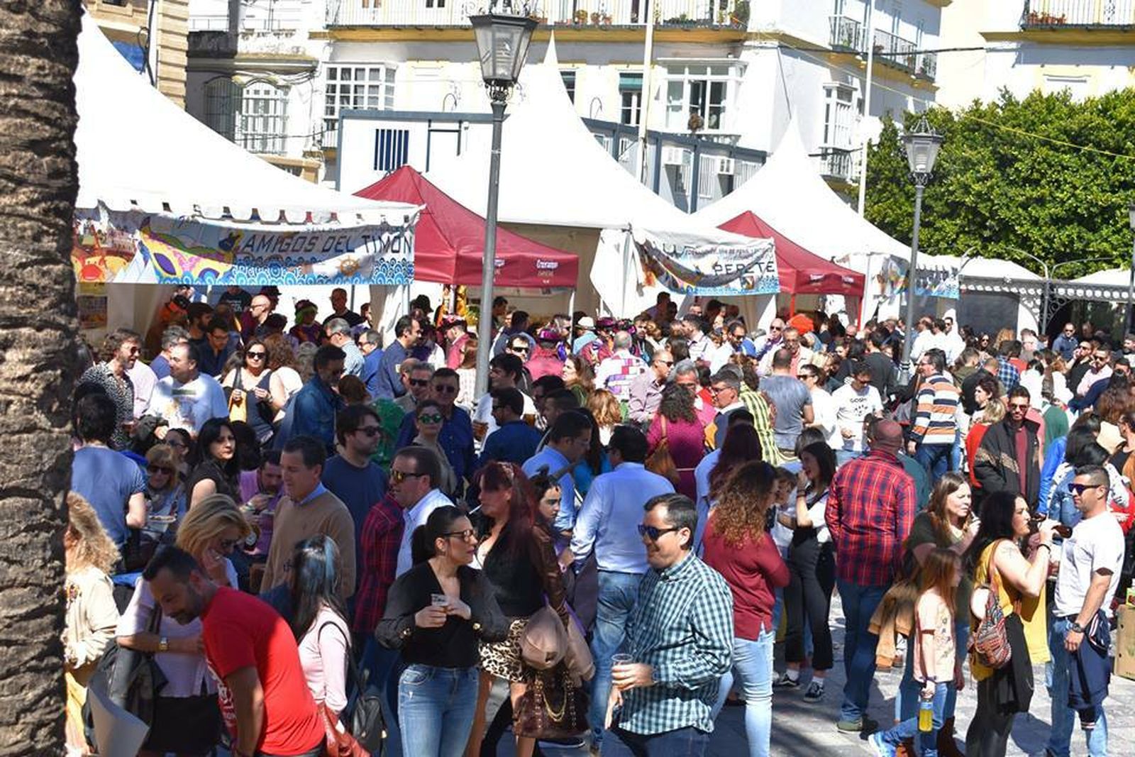 Aspecto de la Plaza del Rey ayer, durante las actividades de Carnaval.