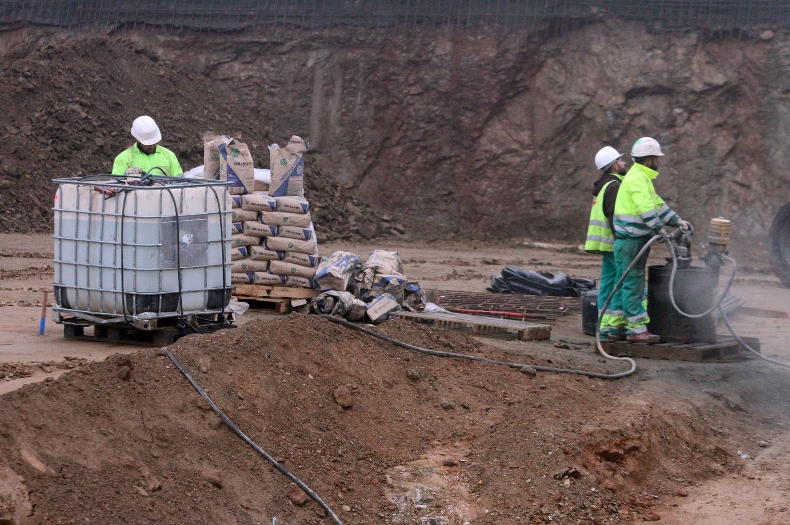 Imágenes de la colocación de la primera piedra de la planta de ElPozo en Jabugo.
