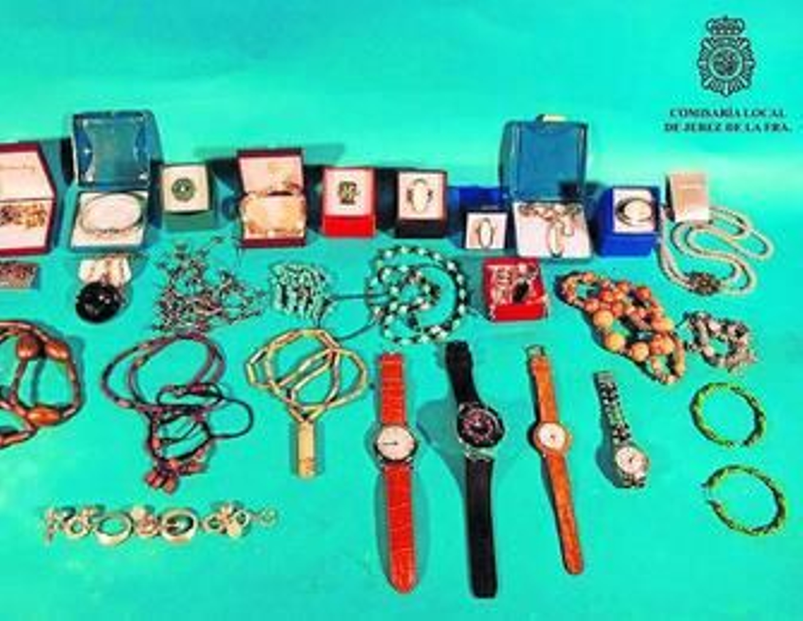 Imagen de parte de las joyas intervenidas a los dos detenidos.