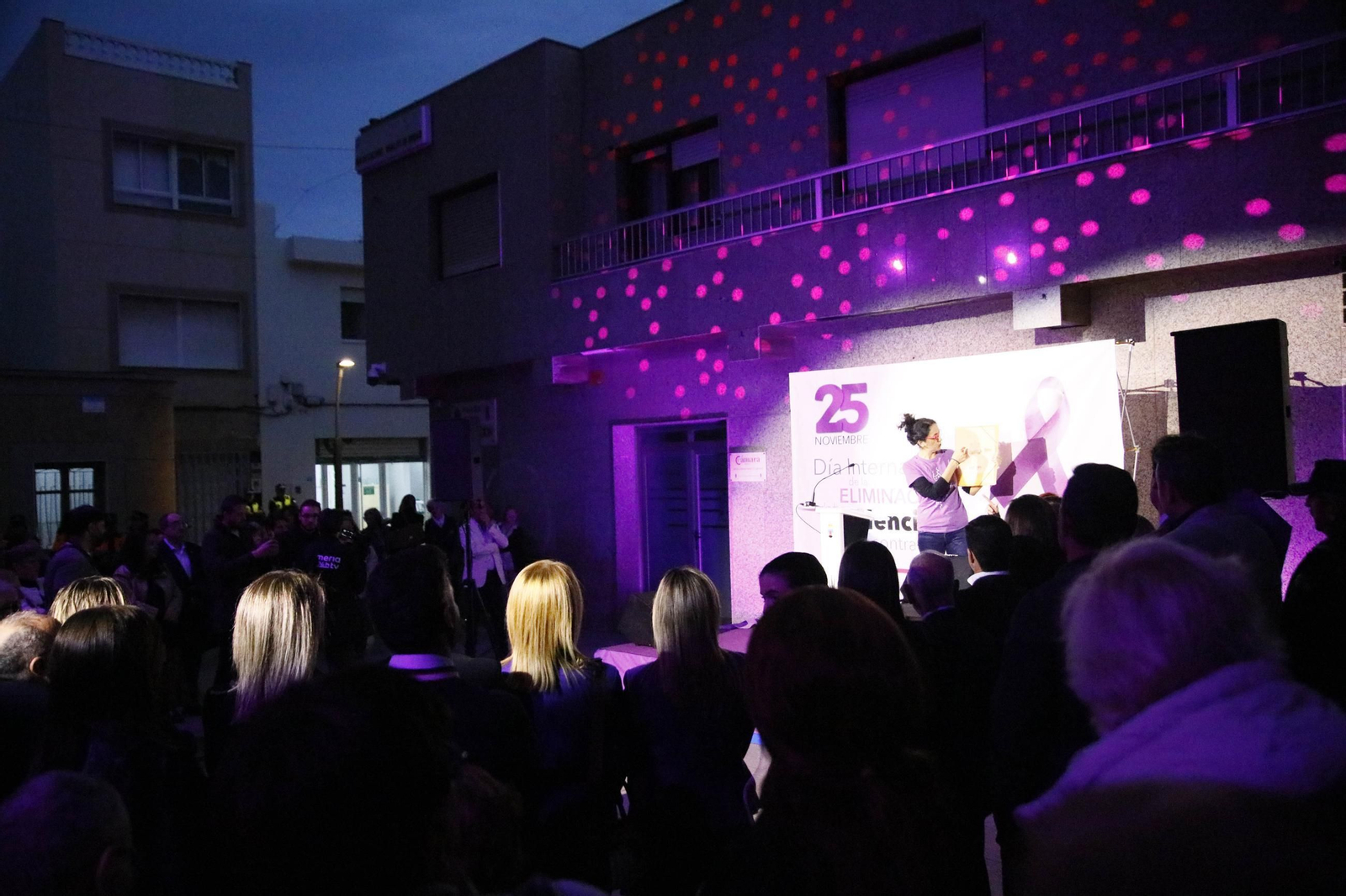 Manifestación por el 25 N en Roquetas de Mar