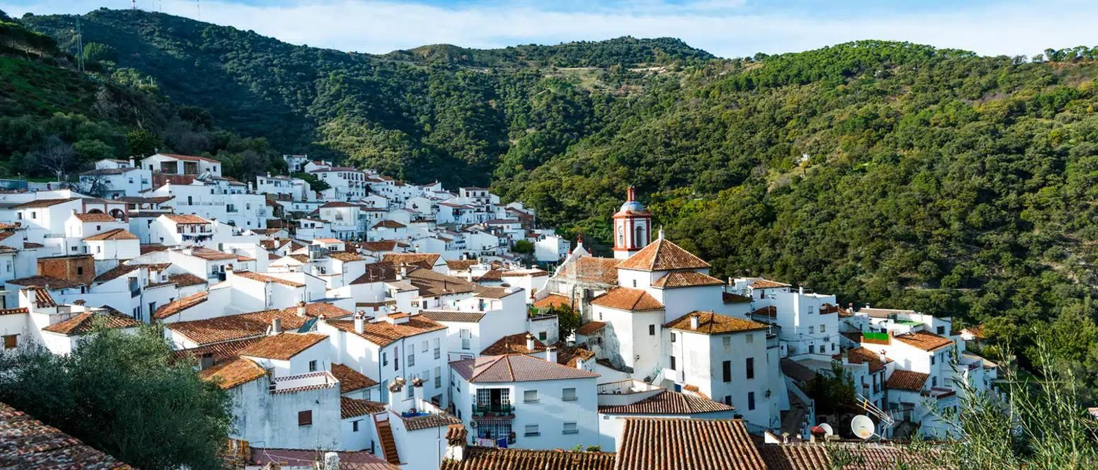 Una panorámica de Benarrabá y su precioso entorno.