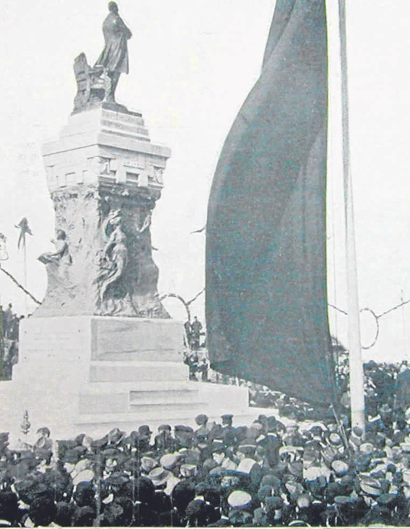 Todo Cádiz se echó a la calle para homenajear al insigne gaditano.