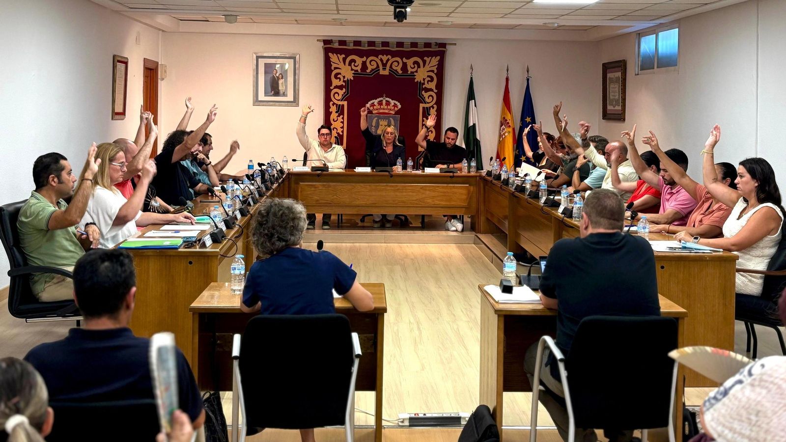 Votación unánime del PP, PSOE y Vox donde exigen a la Junta construir la VAU-05