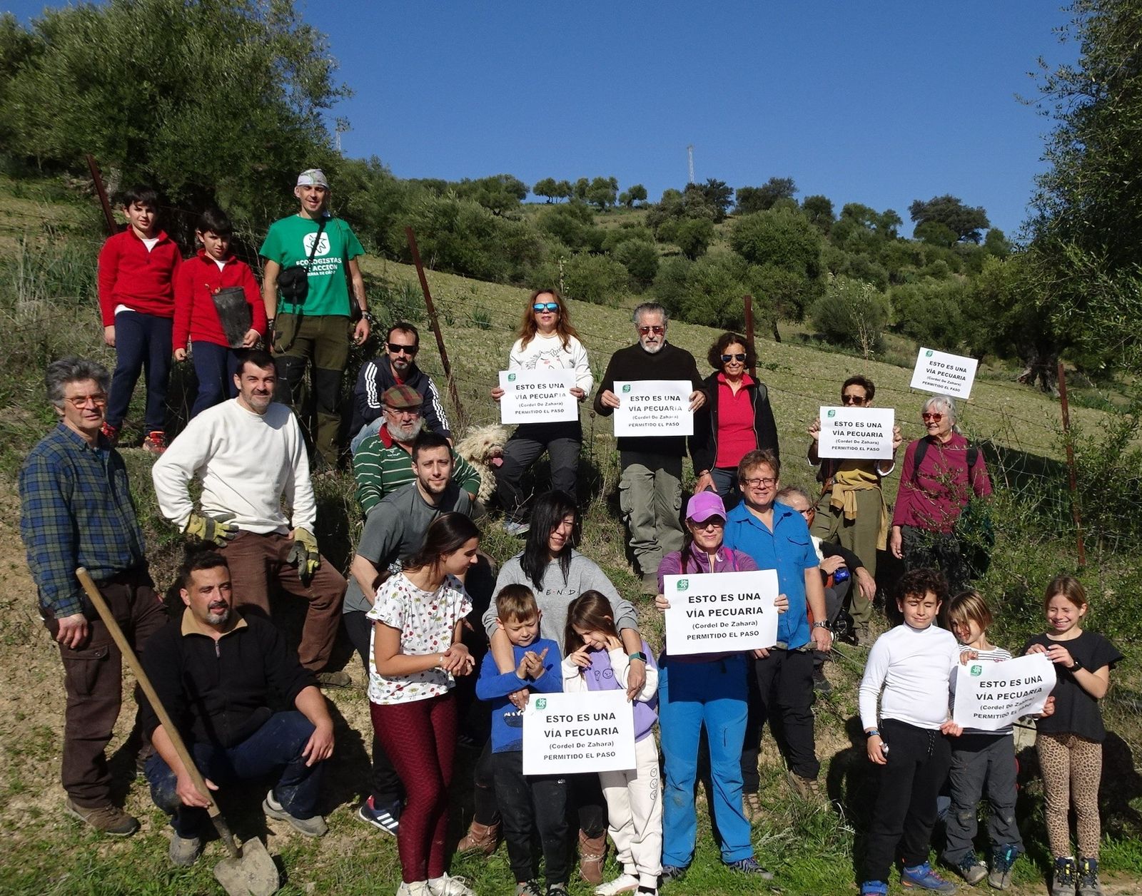 Miembros de la organización ecologista reivindican la vía pecuaria.