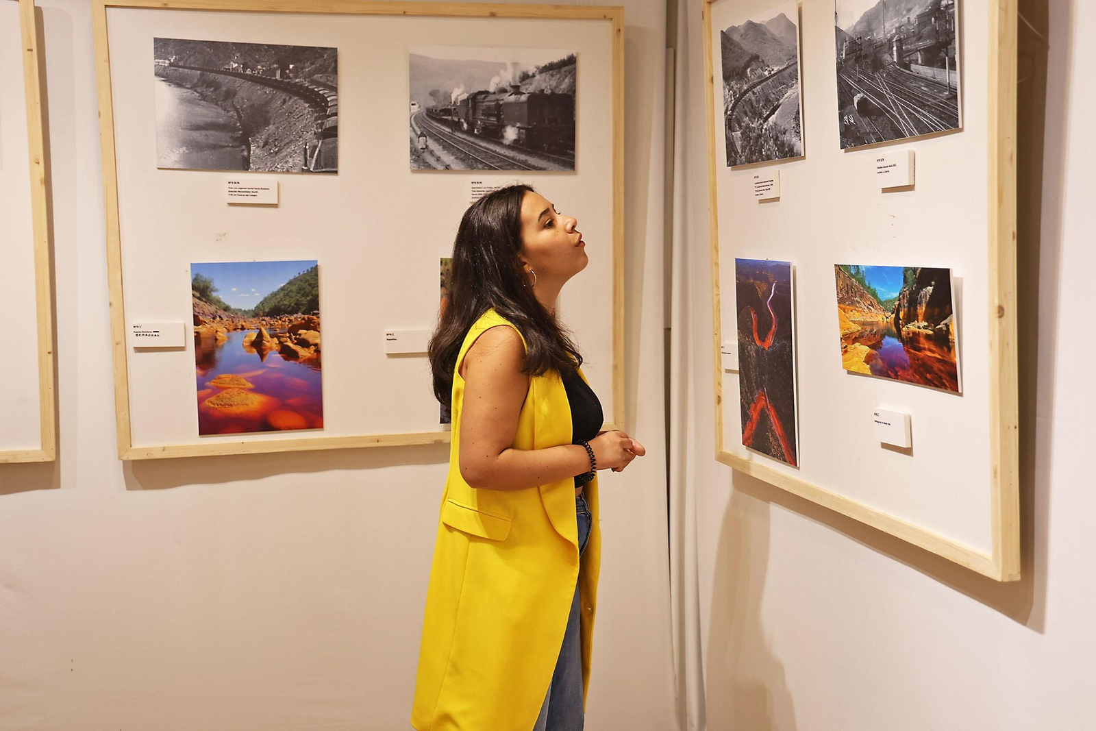 Imágenes de la exposición sobre la llegada del ferrocarril a Huelva, amigos del Río Tinto