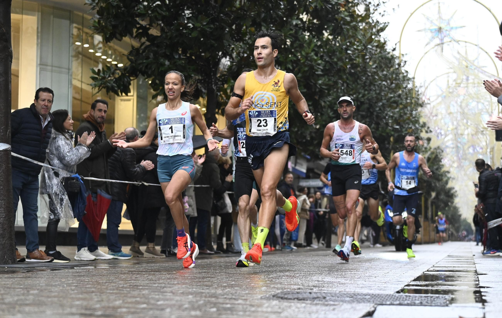 El paso de la Media Maratón de Córdoba 2025 por el centro de la ciudad