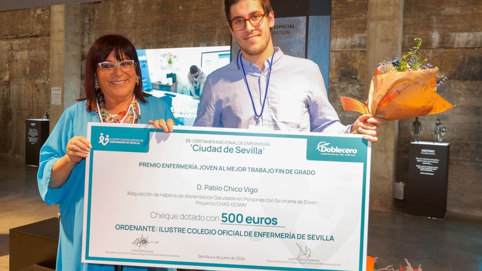 Premio Enfermería Joven al Mejor Trabajo Fin de Grado a Pablo Chico.
