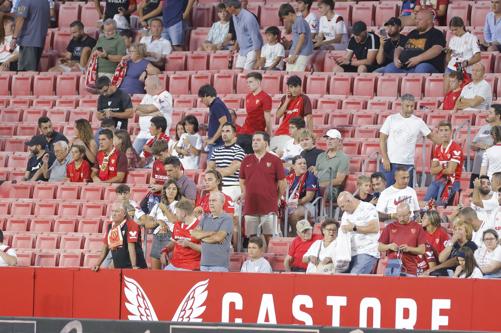 Búscate en las fotos del Sevilla fc-Girona