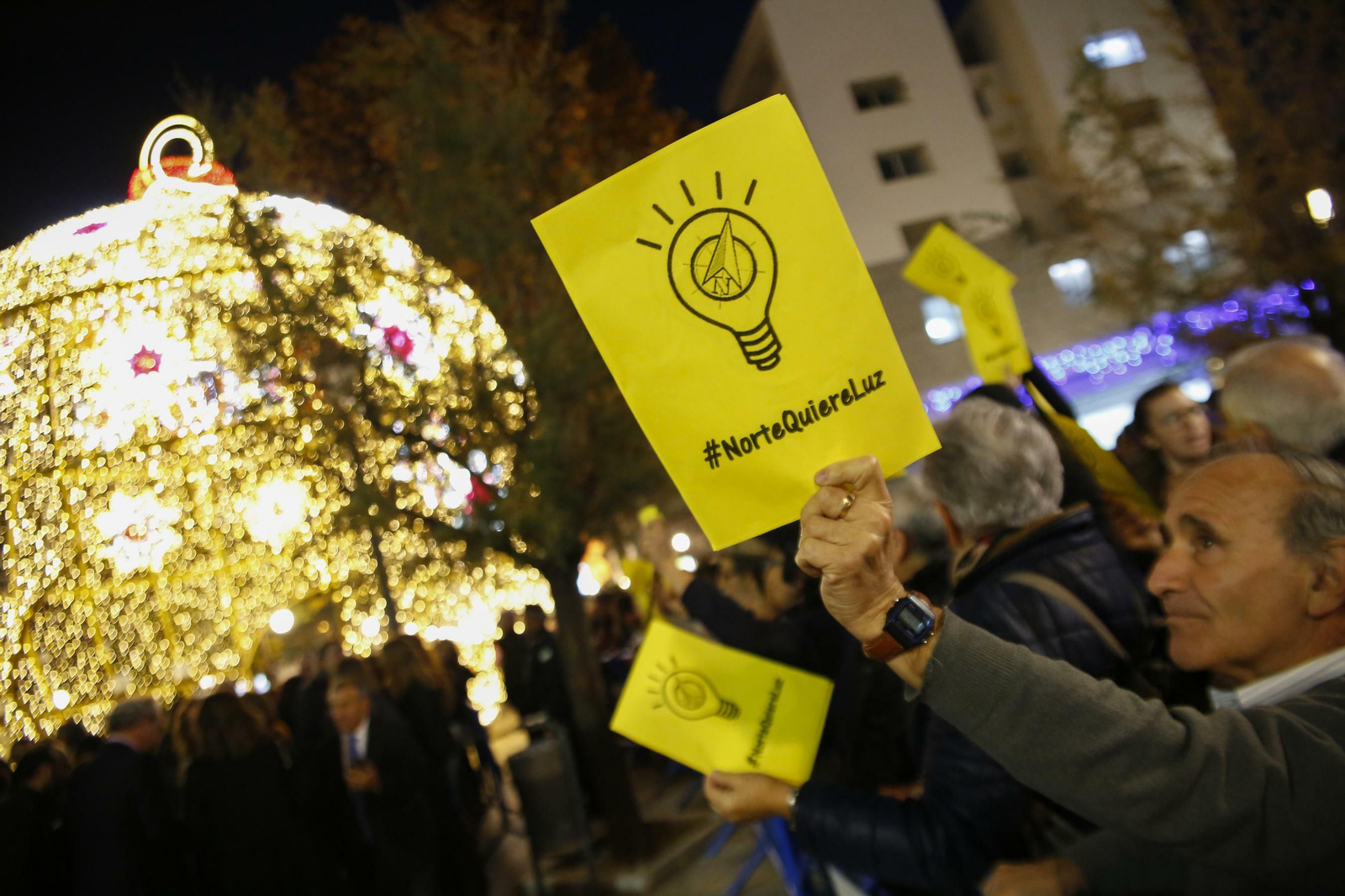 Granada se llena de luces y color con el encendido de la Navidad 2019, en imágenes