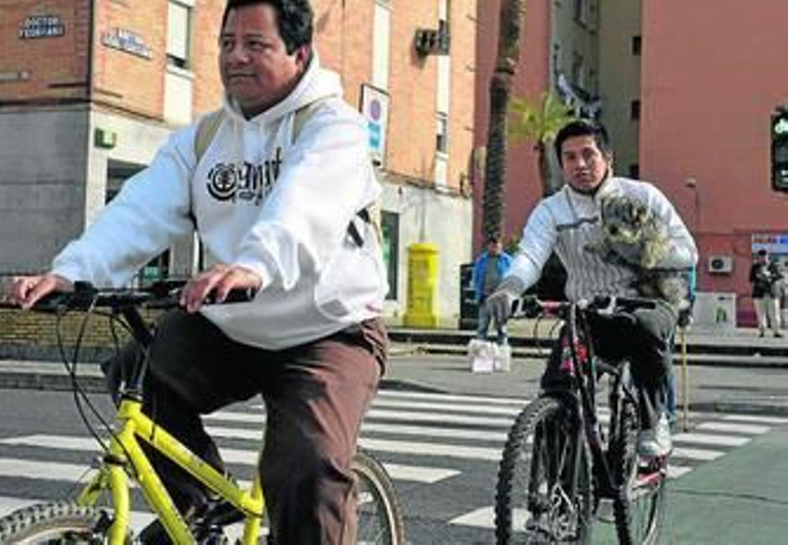Inmigrantes en el barrio del Cerezo.