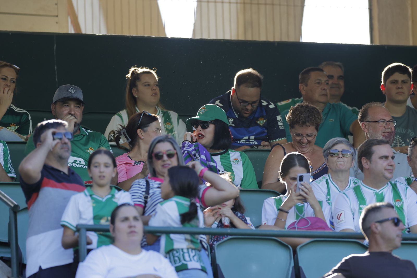 Búscate en las fotos del Betis-Cádiz