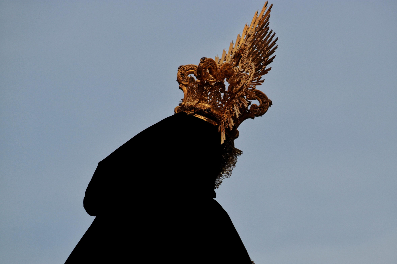 Santa Cruz en el Jueves Santo de Málaga, en imágenes