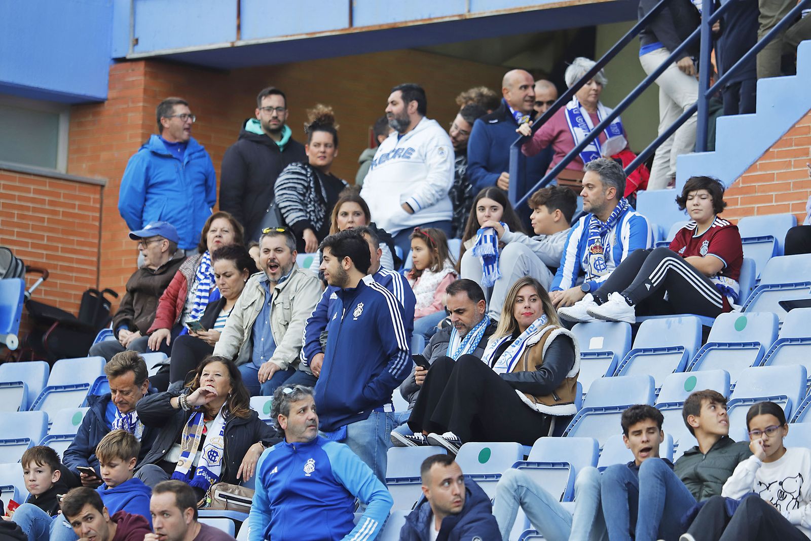 Imágenes del ambiente en el Recreativo de Huelva - San Fernando