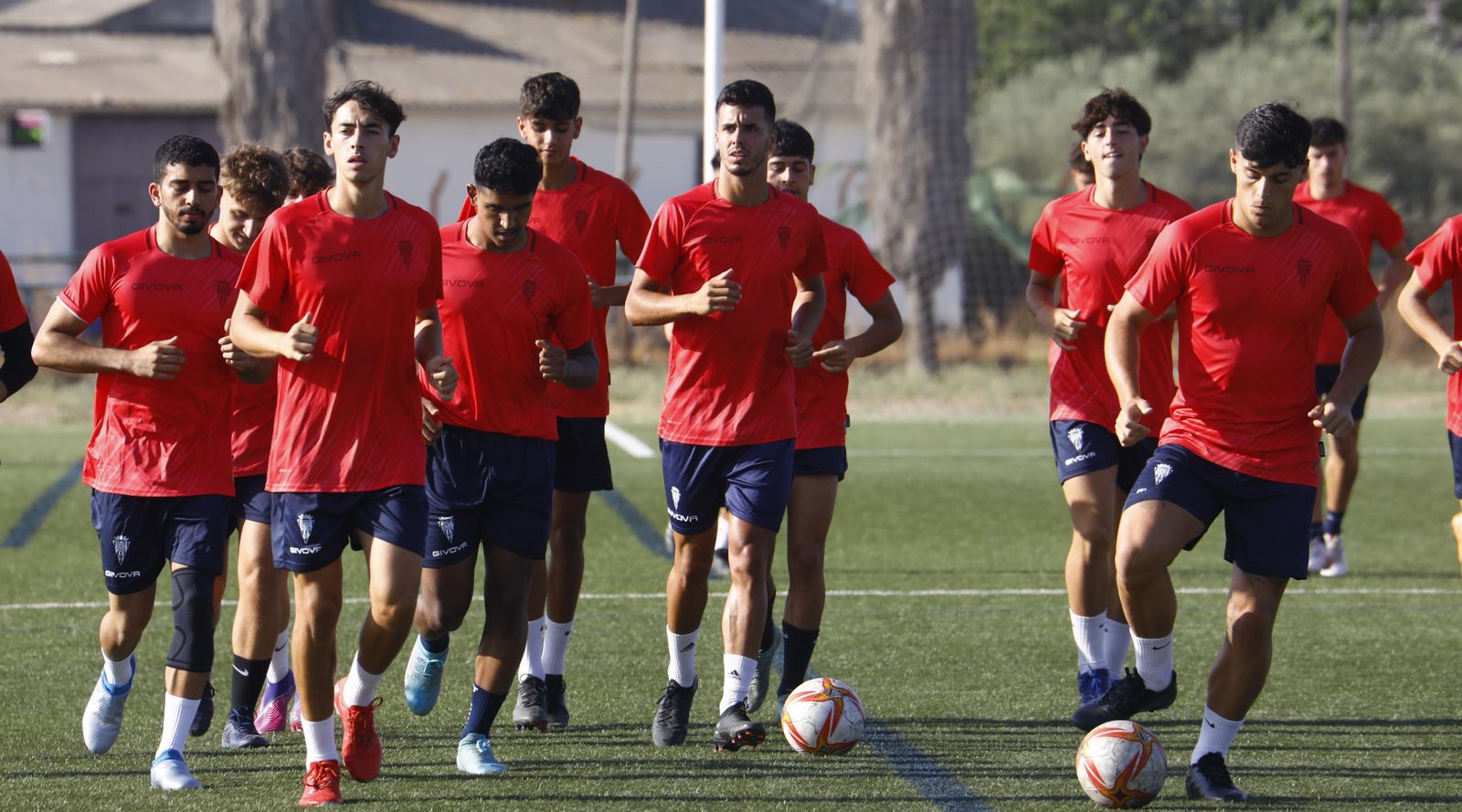 Los jugadores del Córdoba B, durante un entrenamiento en la Ciudad Deportiva.