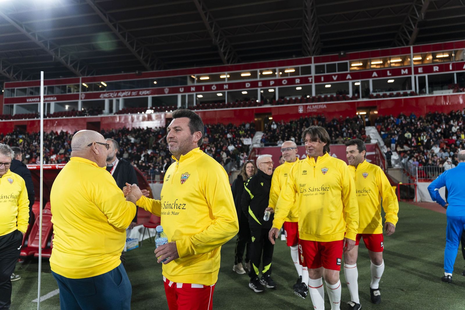 Fotogalería del partido homenaje a Guillermo Blanes entre los veteranos de la UD Almería y el FC Barcelona