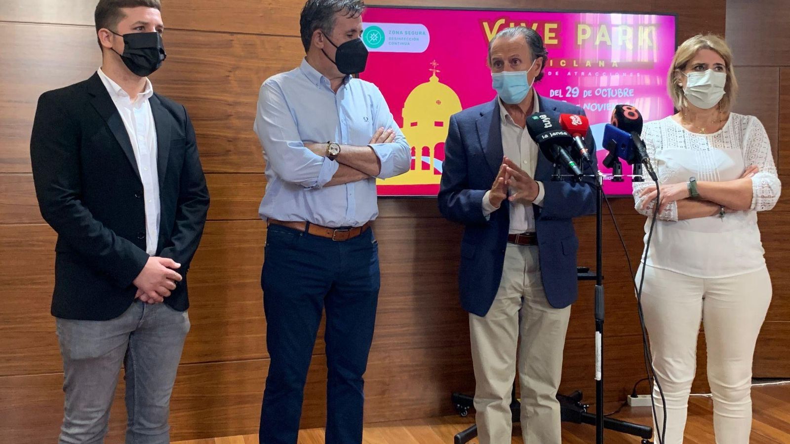 Acto de presentación de la iniciativa celebrado este viernes en el Salón de Plenos. Acto de presentación de la iniciativa celebrado este viernes en el Salón de Plenos.