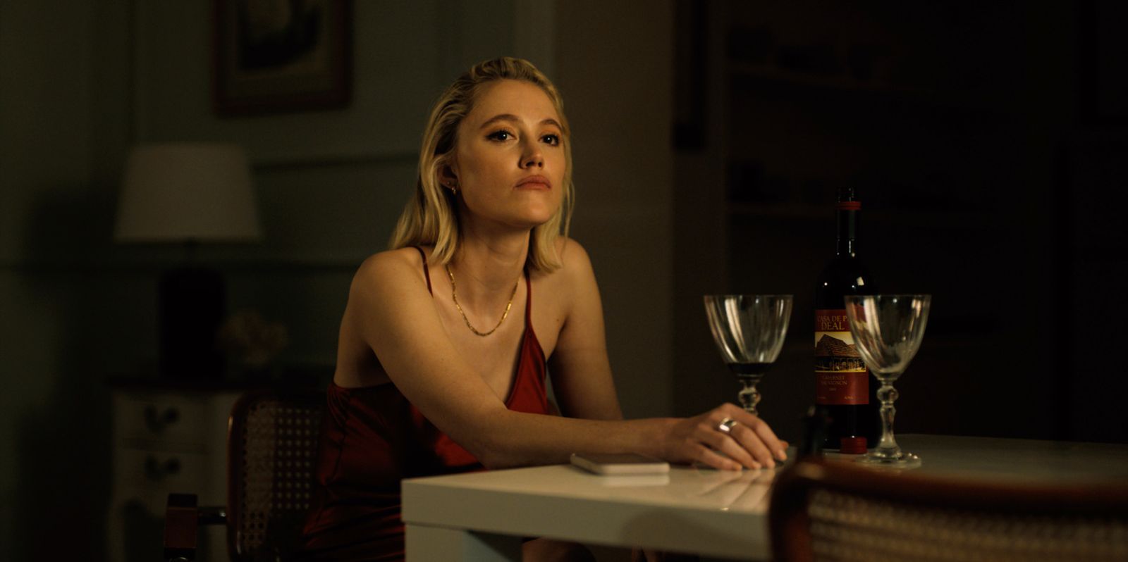 Maika Monroe, en 'El extraño'.
