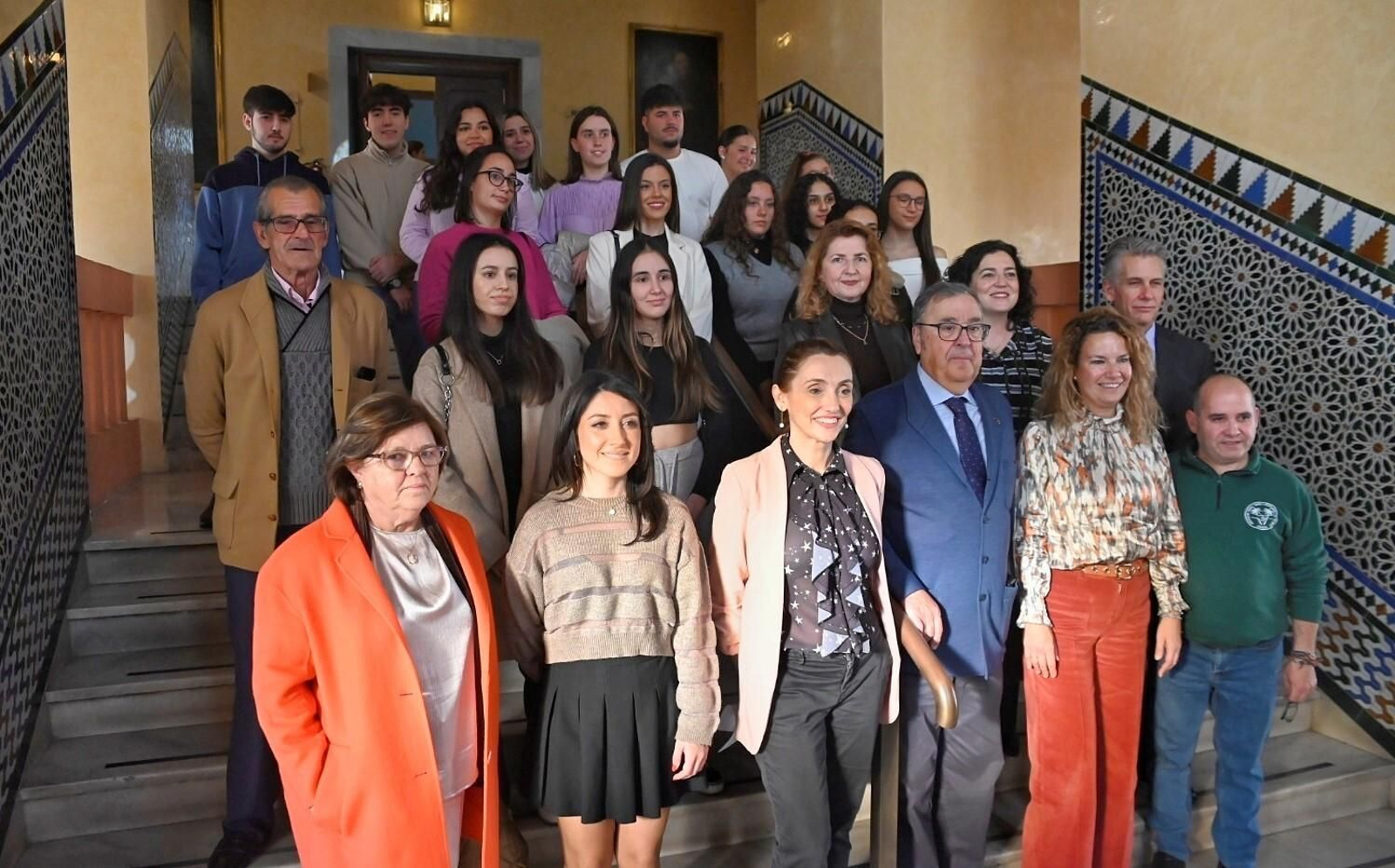 Los jóvenes becados, durante la presentación del programa. Los jóvenes becados, durante la presentación del programa.