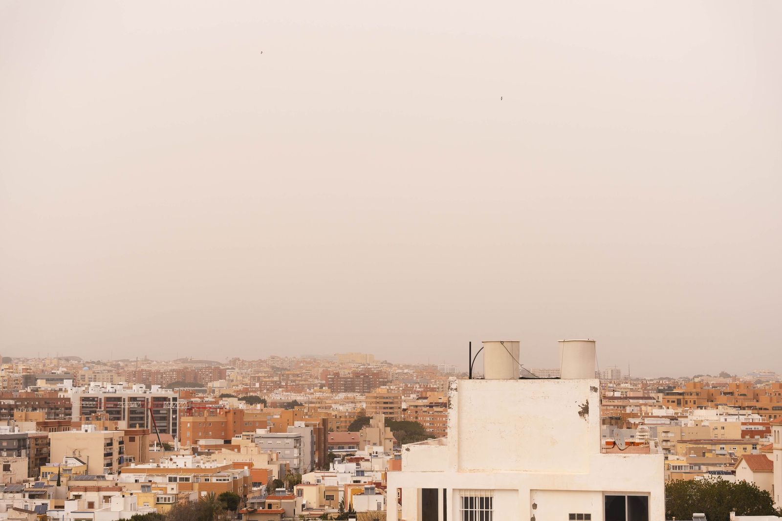 Imágenes que impresionan | Almería envuelta en calima