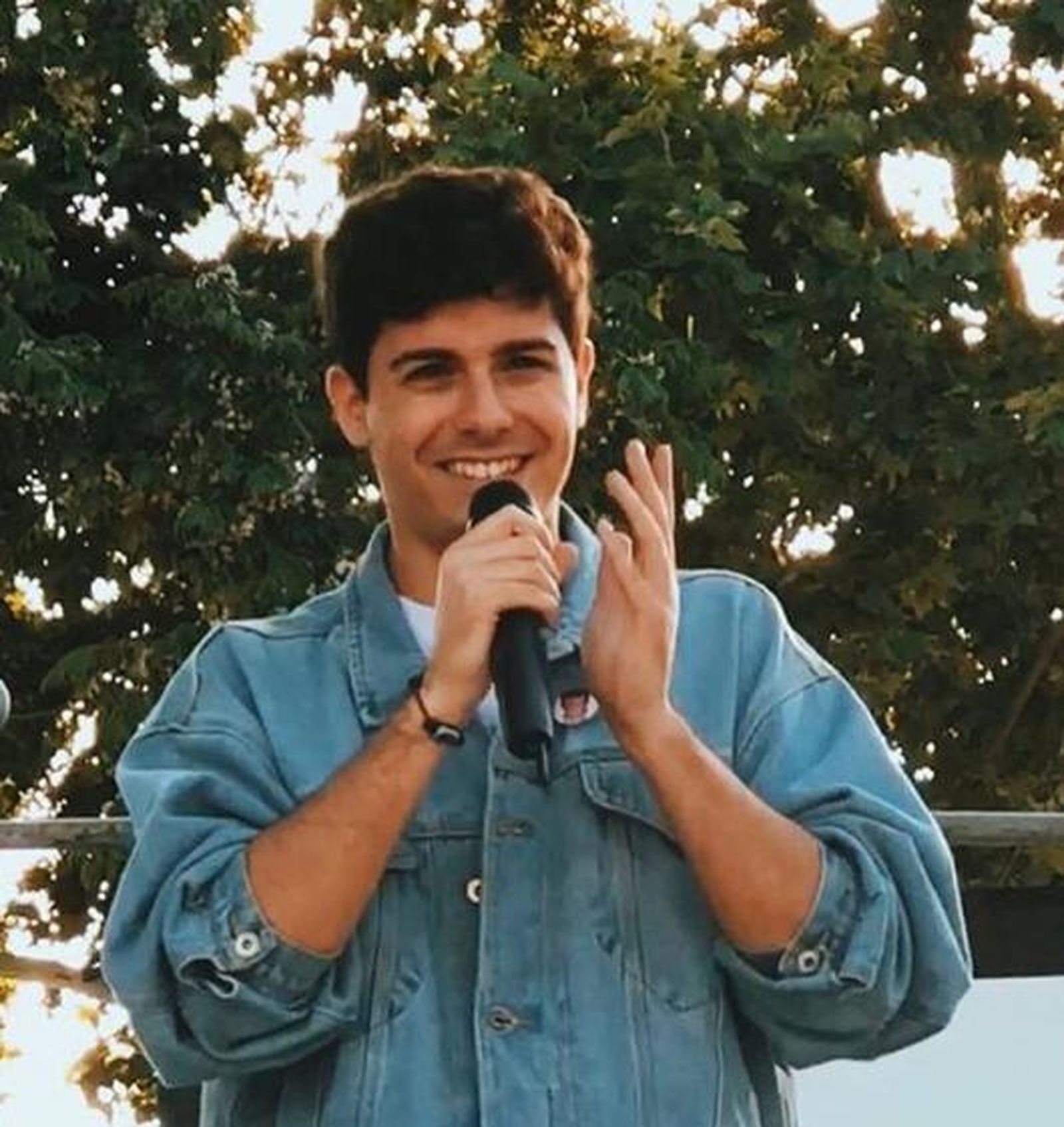 Alfred se prepara para el Arenal Sound.