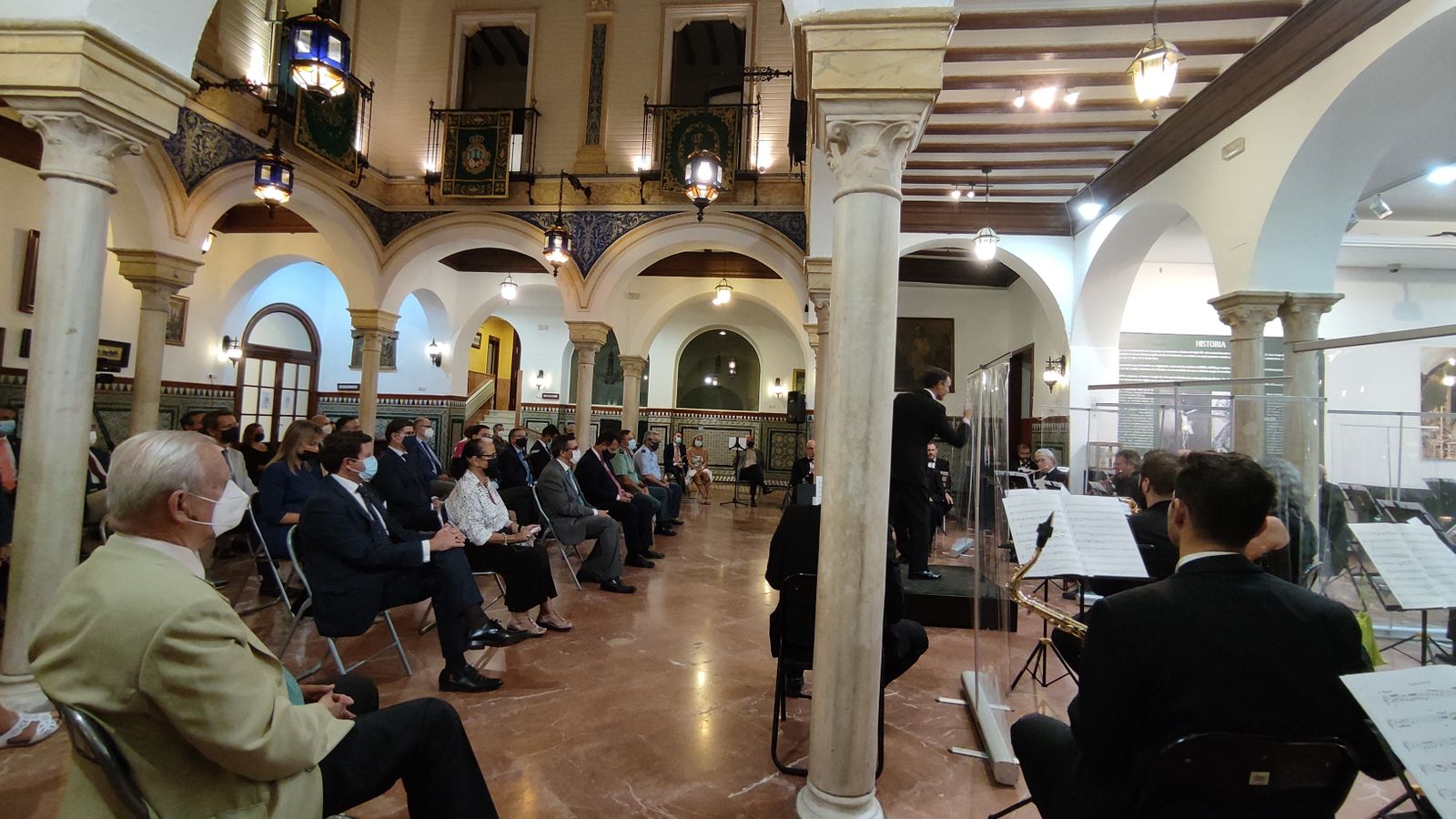 Numerosas personalidades acudieron al concierto inaugural.