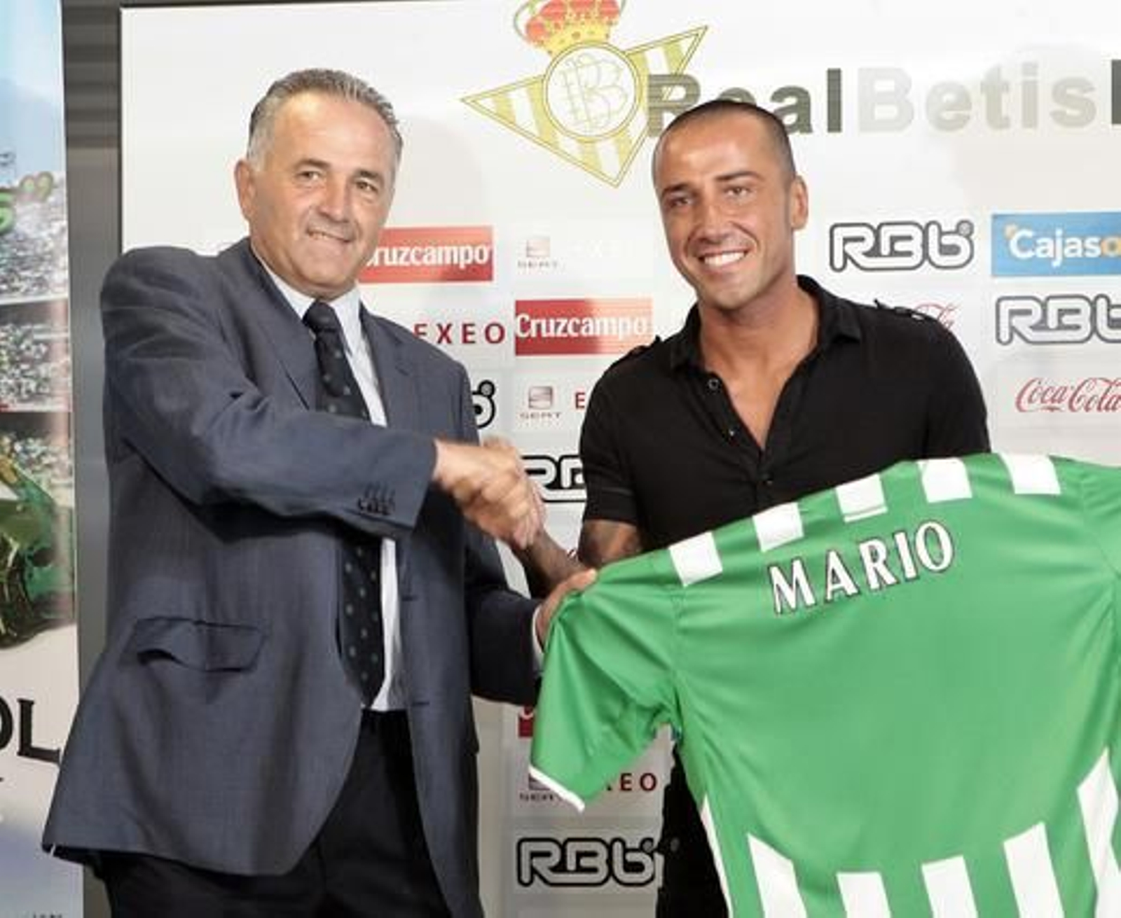 El Betis presenta al central Mario Álvarez.

Foto: Juan Carlos Muñoz