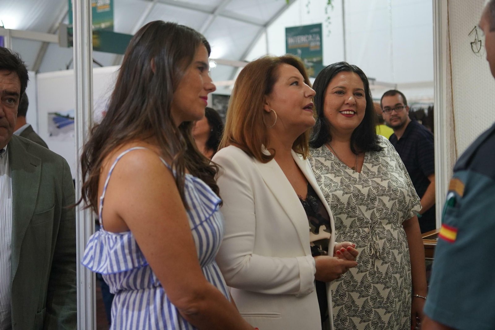 La consejera de Agricultura recorre Intercaza 2019.