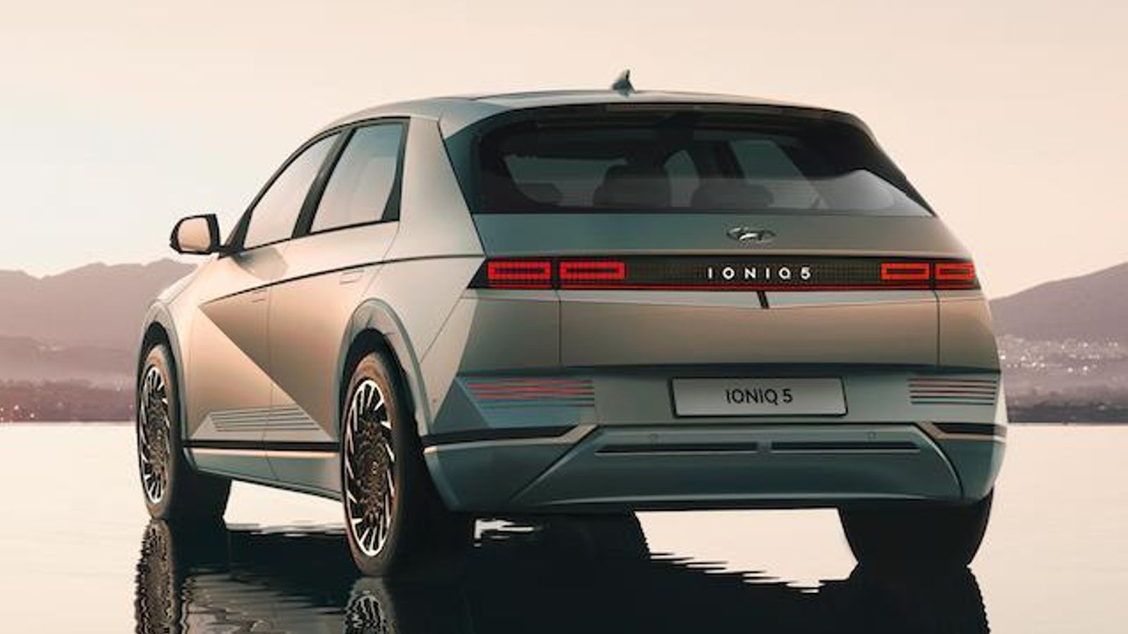 Con 4,64 m de largo, sus rivales eléctricos más parecidos vendrán del grupo Volkswagen: ID.4 y Skoda Enyaq iV.