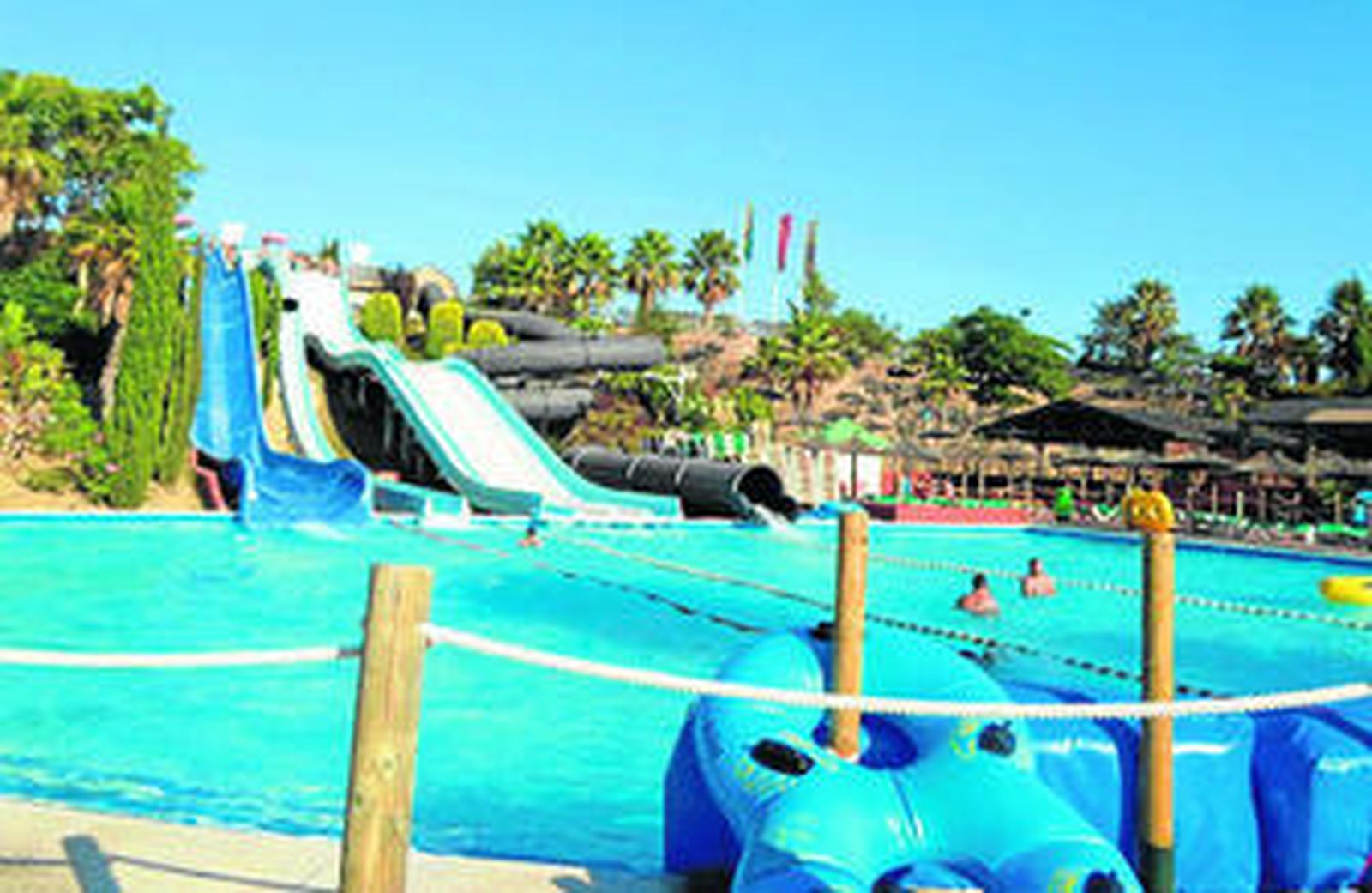 Vista parcial del parque acuático de atracciones ubicado en Algeciras.