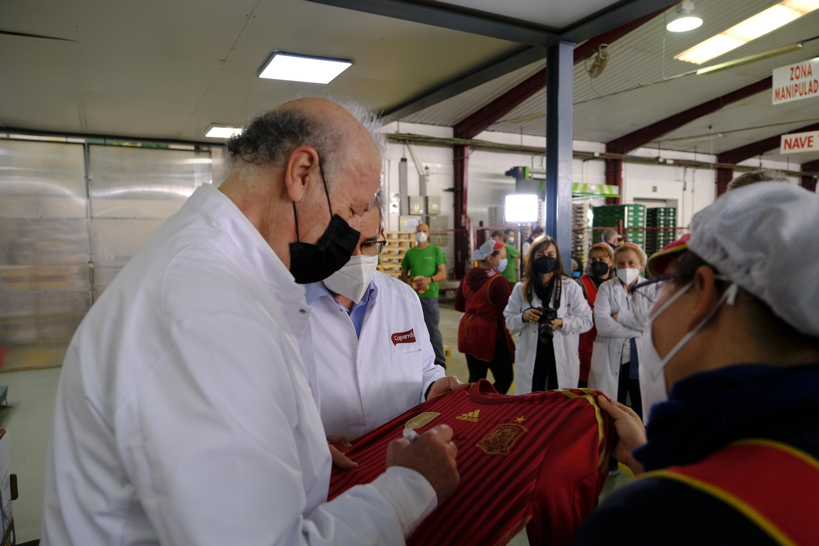 Fotogalería de la visita de Vicente del Bosque a Grupo Caparrós.