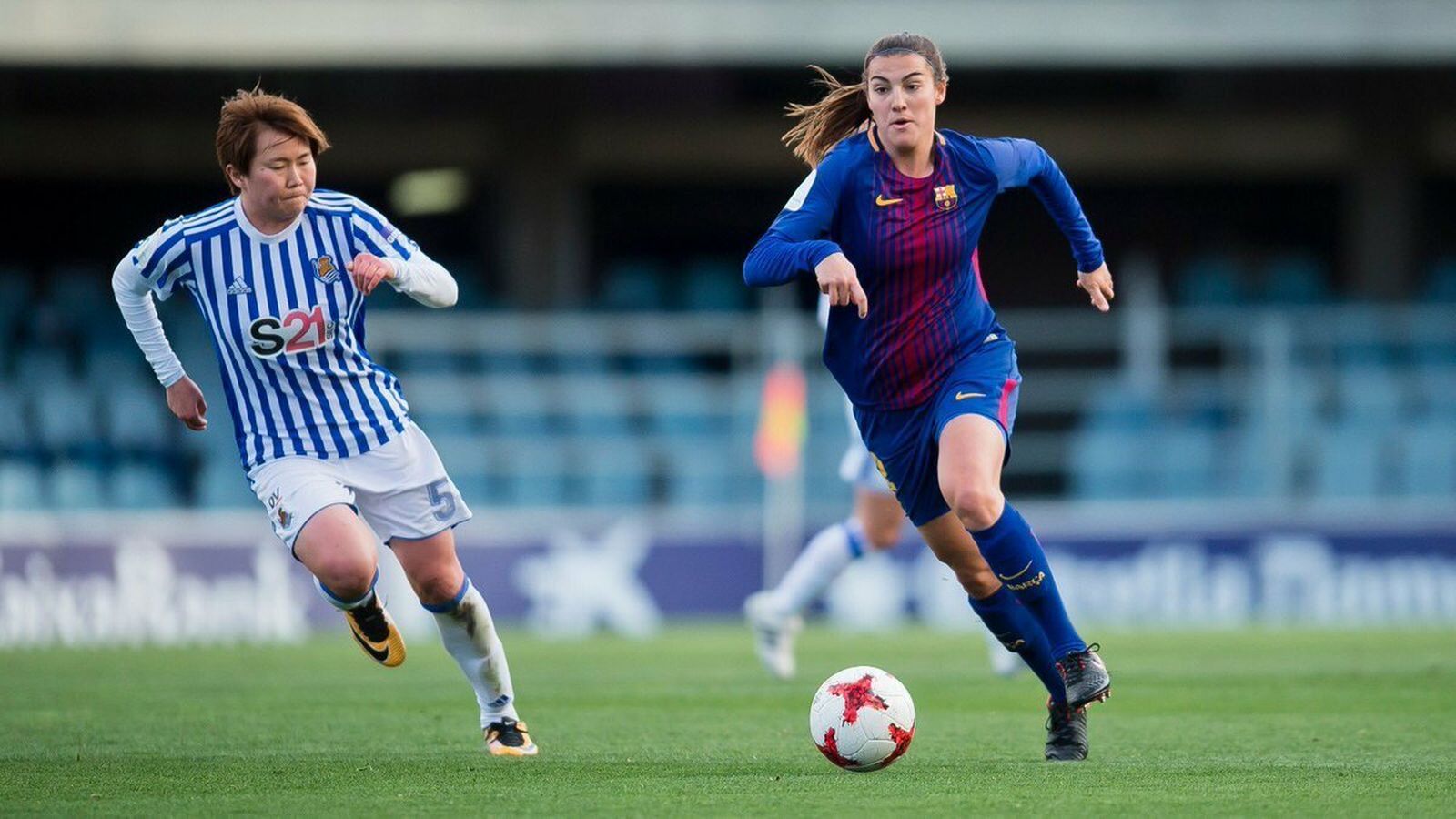 Michi Goto, durante su etapa en la Real Sociedad, en un partido ante el Barça.
