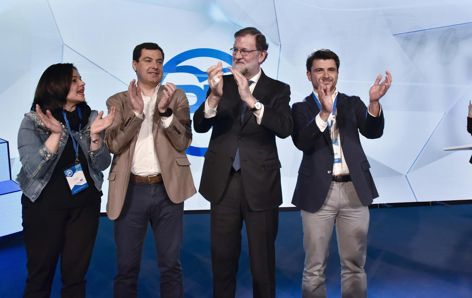 Mariano Rajoy junto a Virginia Pérez, Juanma Moreno y Beltrán Pérez.