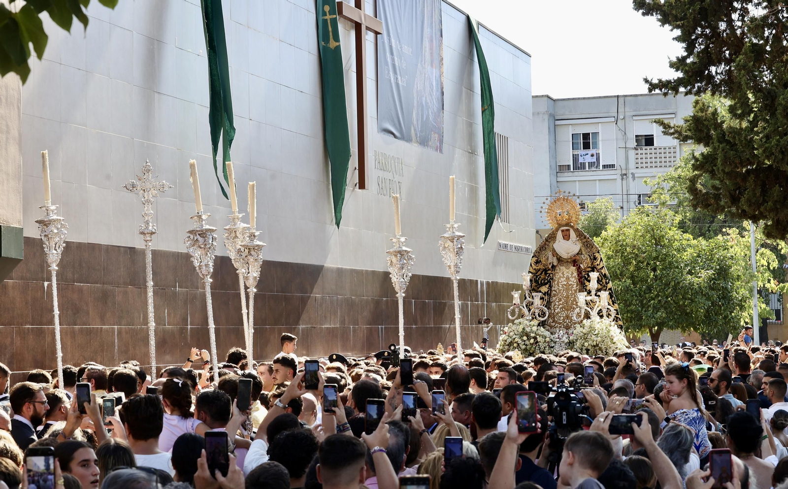 Fotos de la Misión de la Esperanza de Triana: del Tiro de Línea a las Letanías