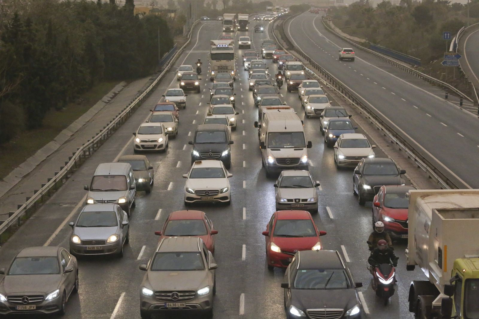 La huelga de transportistas se hace notar en Málaga, en fotos