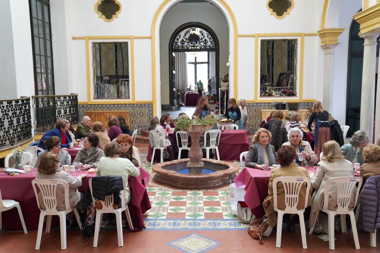 Las fotos del Rastrillo Nuevo Fututo en el Casino de la Exposición