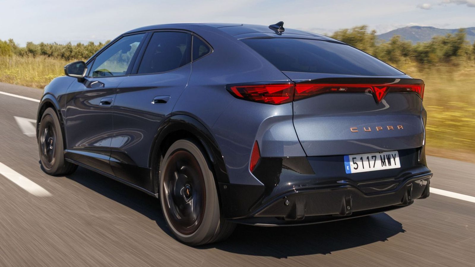 Los precios de venta al público del Tavascan -desde 45.420 euros- no se veían afectados por las cargas impositivas extras que eran asumidas por Seat. 