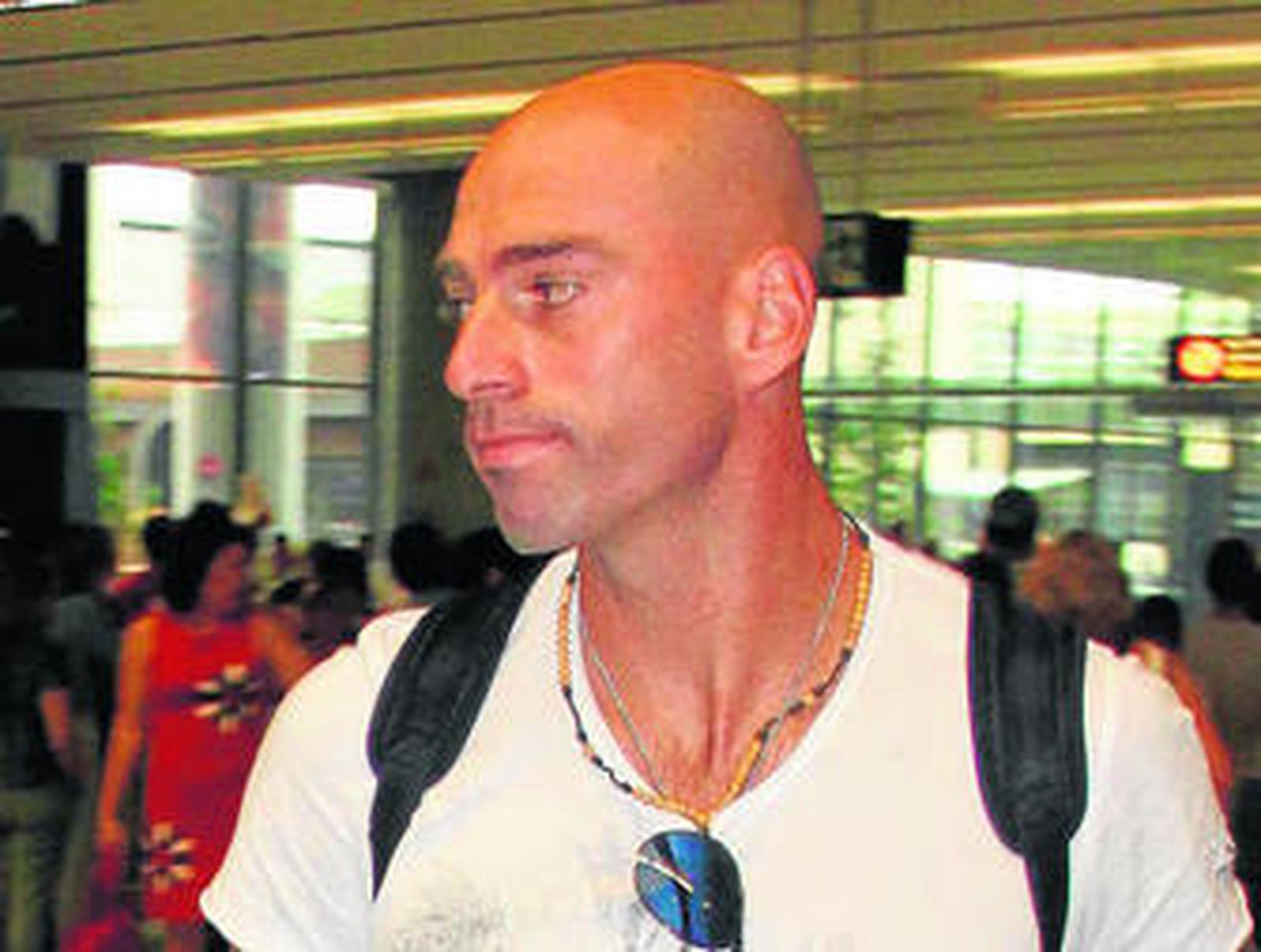 Willy Caballero llega al aeropuerto de Málaga.