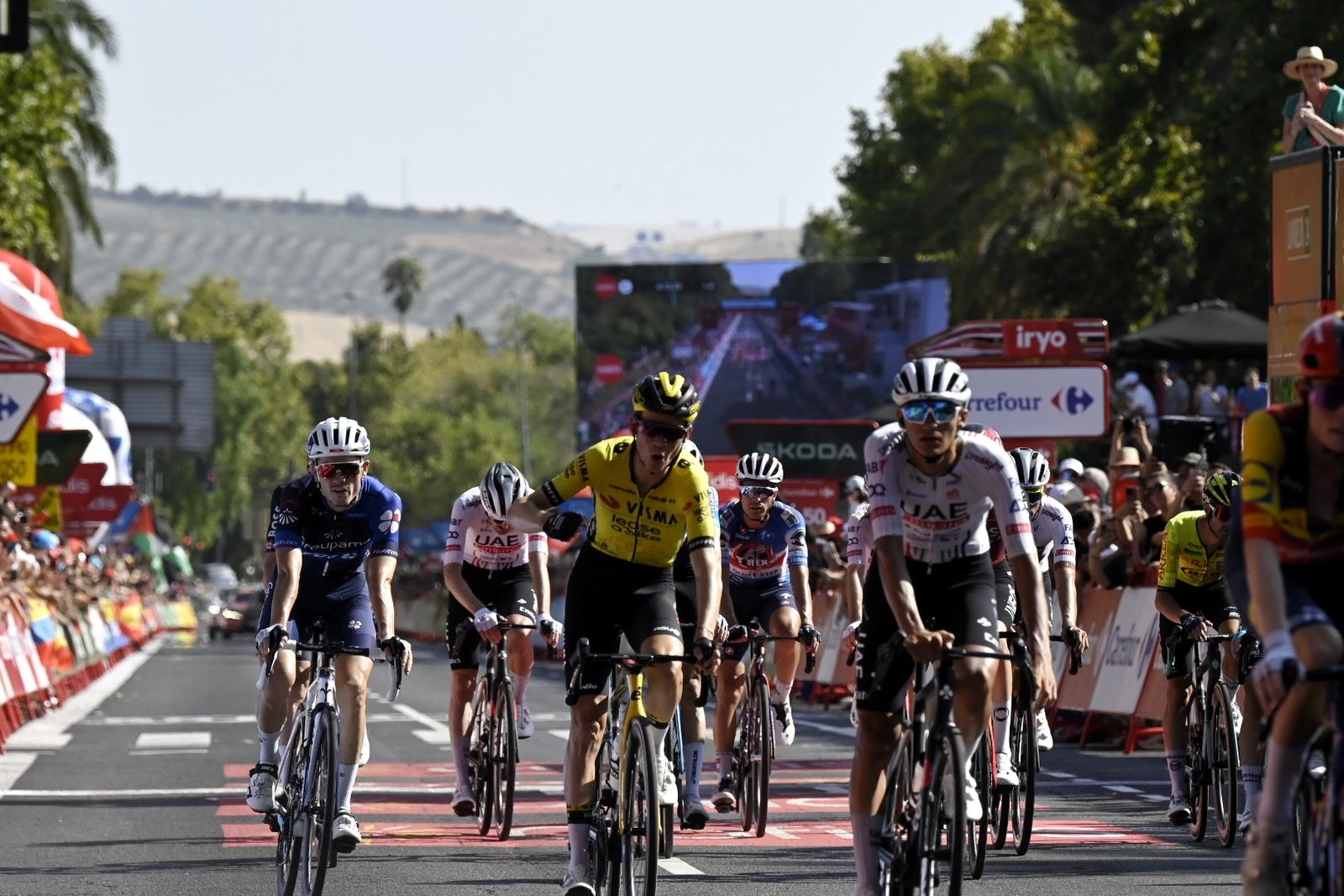 Las fotos del ambiente del paso de la Vuelta a España por Córdoba