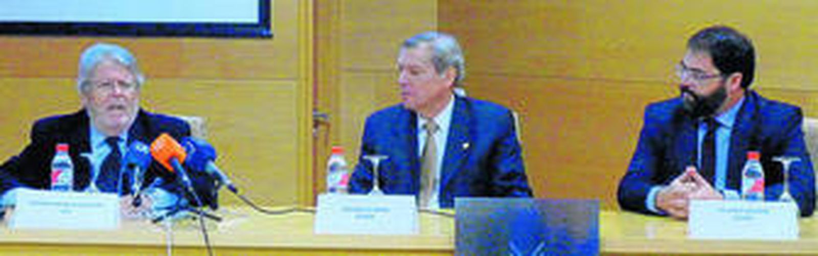 Antonio Arcas, Antonio de María y Eduardo Serrano, ayer en la presentación del curso.