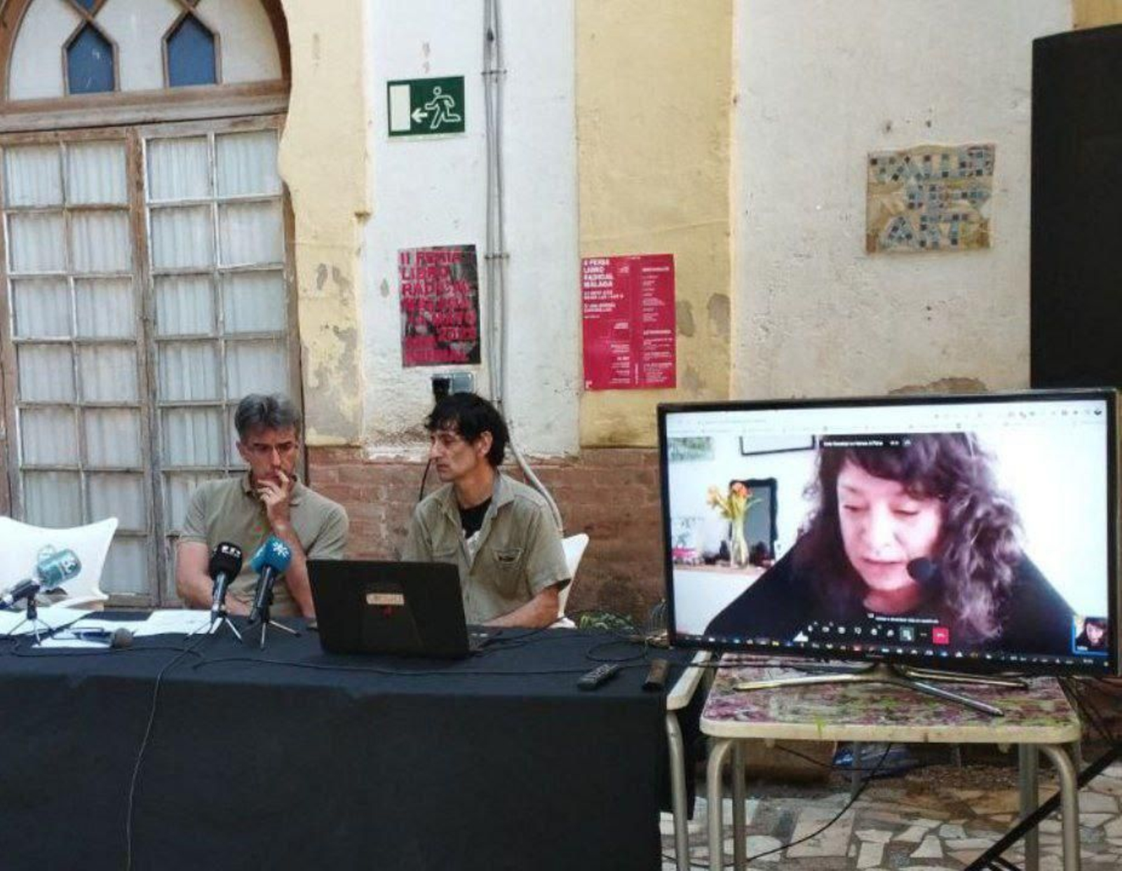 Floren Cabello, Carlos Sanjuán y Libia Castro durante la presentación en La Invisible. Floren Cabello, Carlos Sanjuán y Libia Castro durante la presentación en La Invisible.