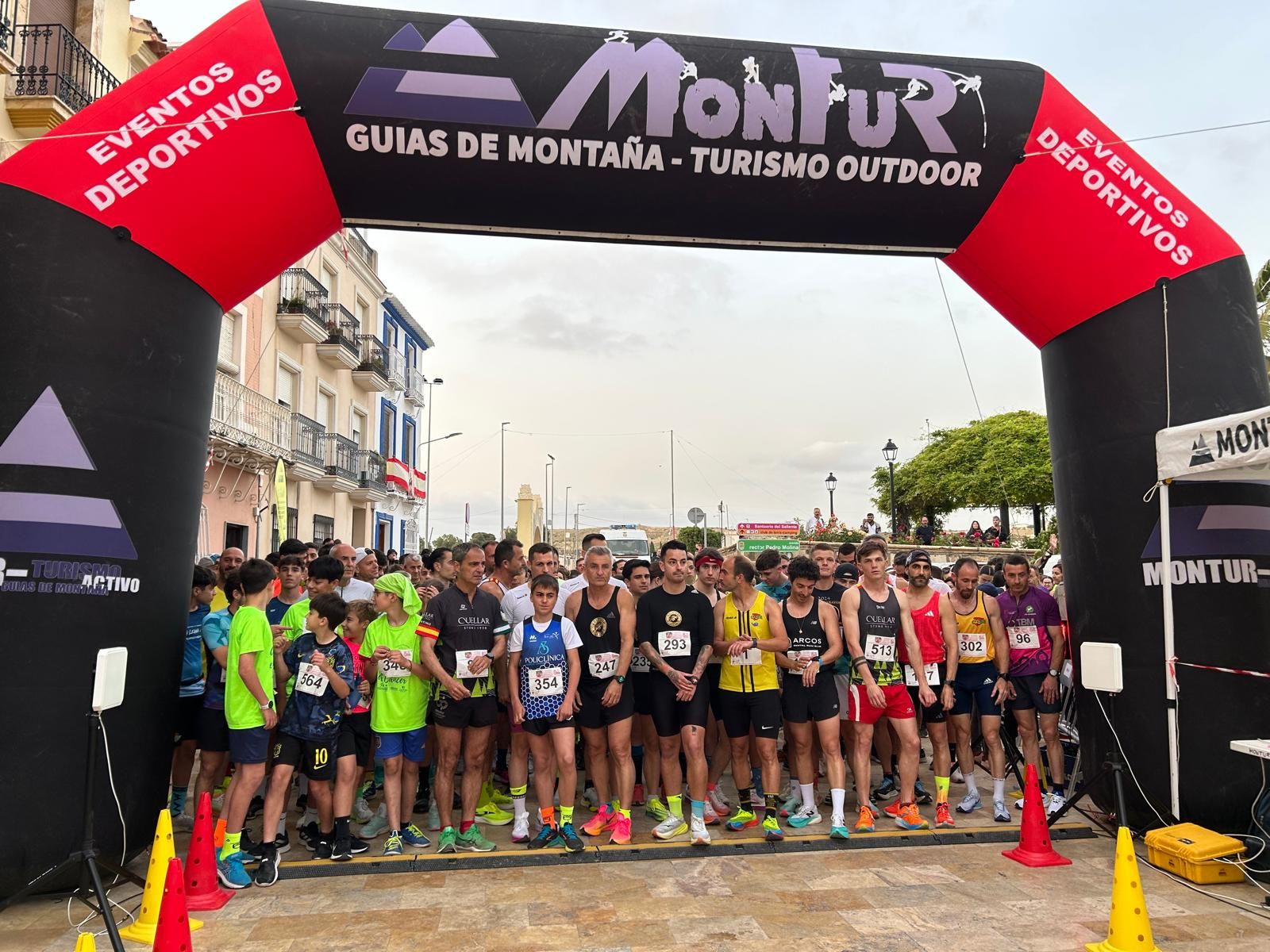 Más de 600 personas participaron en la carrera nocturna de Albox.