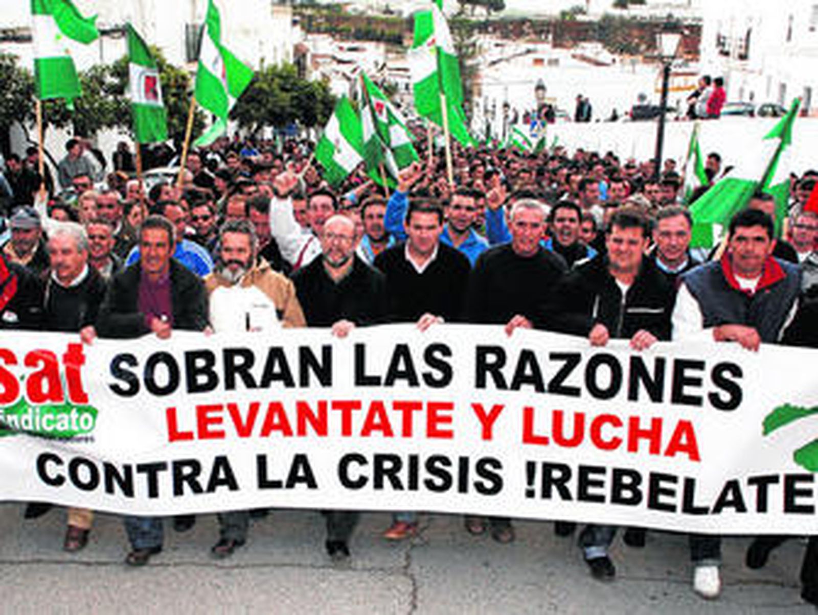 La cabecera de la manifestación que al mediodía tuvo lugar en Arcos.