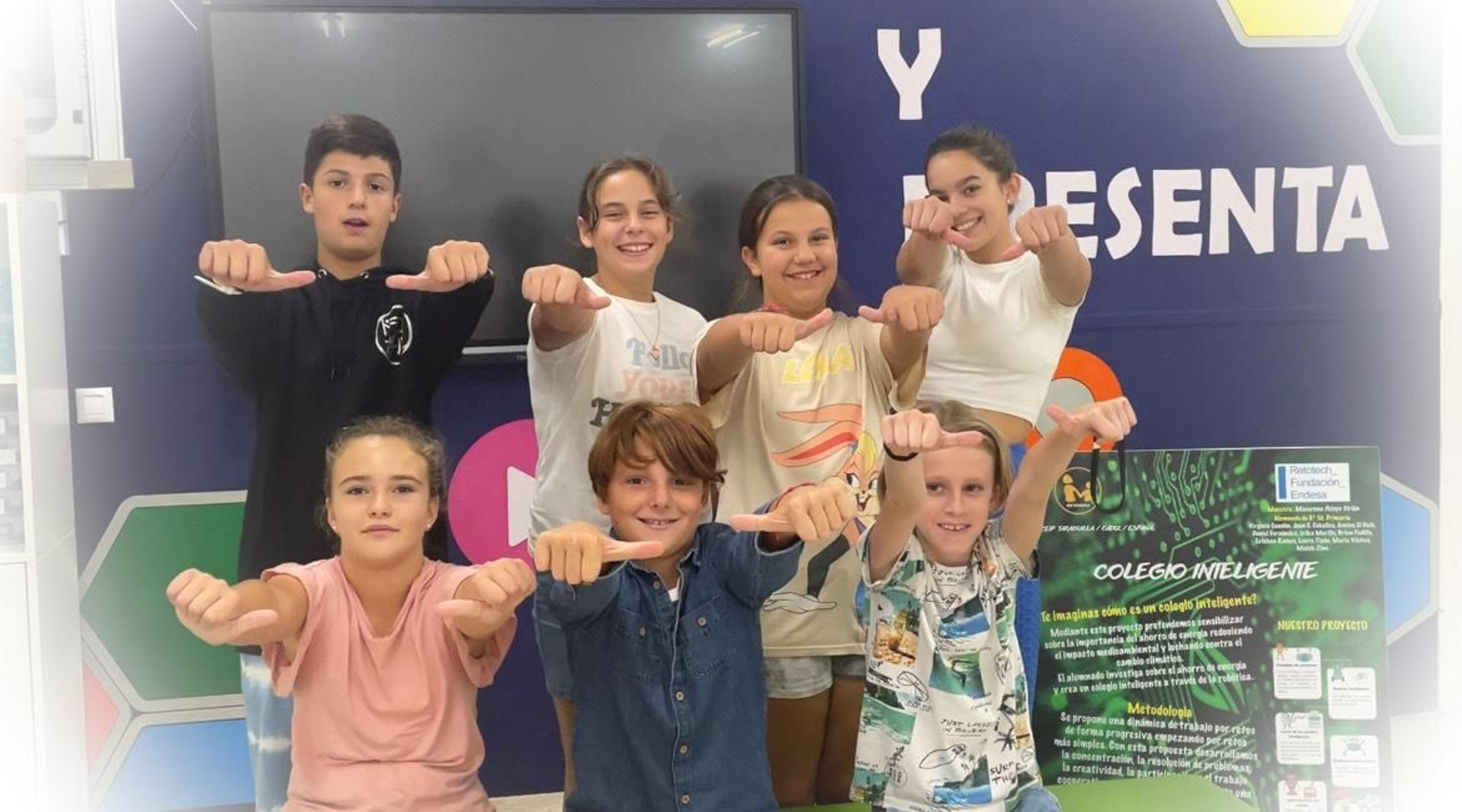 Alumnos del centro en el Aula del Futuro del CEIP Taraguilla.