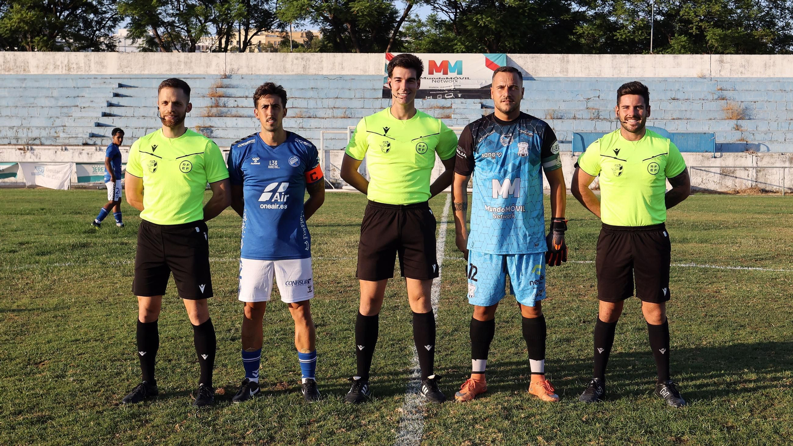 Imágenes del Trofeo de la Copa y la Venencia entre el Jerez Industrial y el Xerez DFC