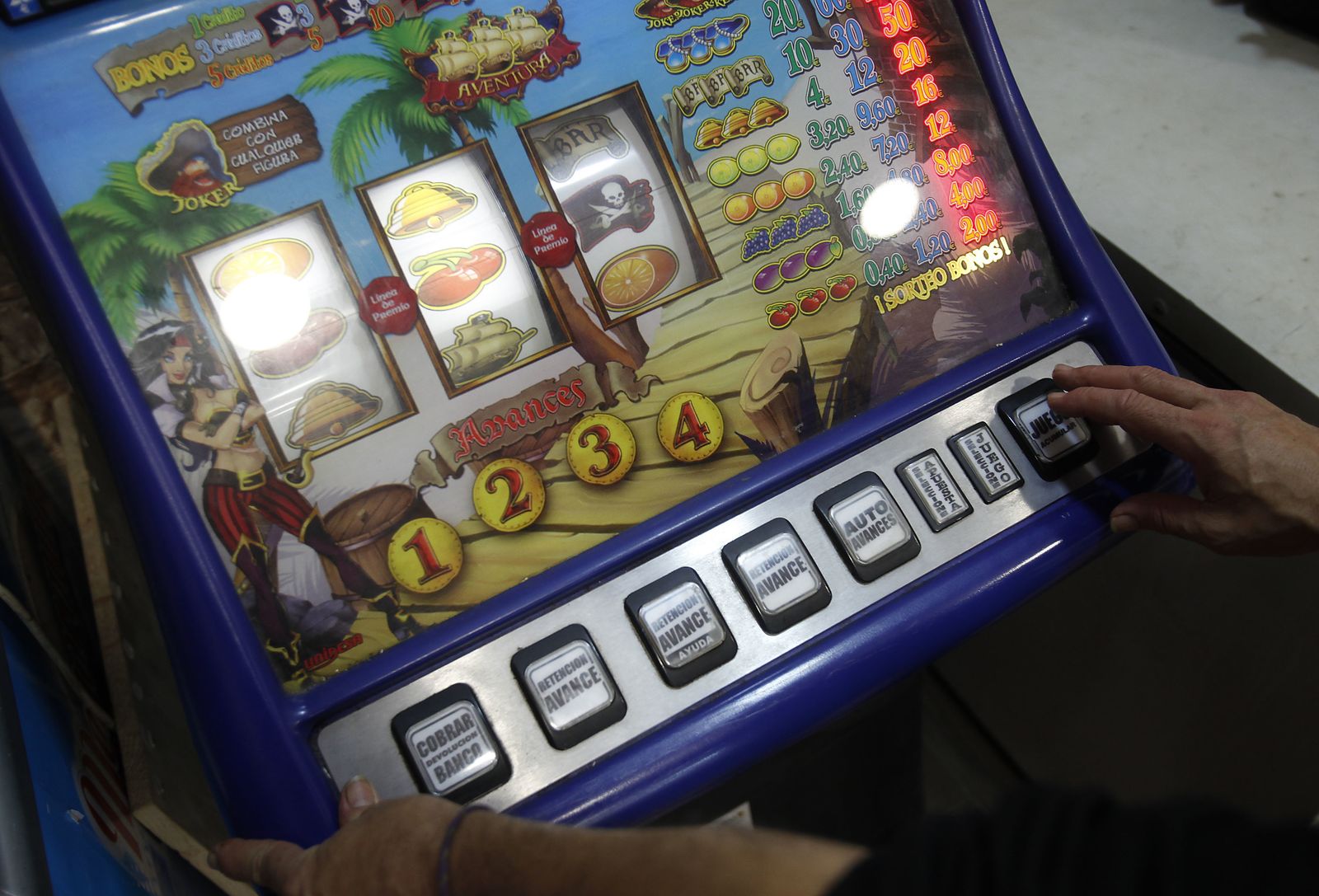 Las tragaperras son el principal juego presencial de los sevillanos.