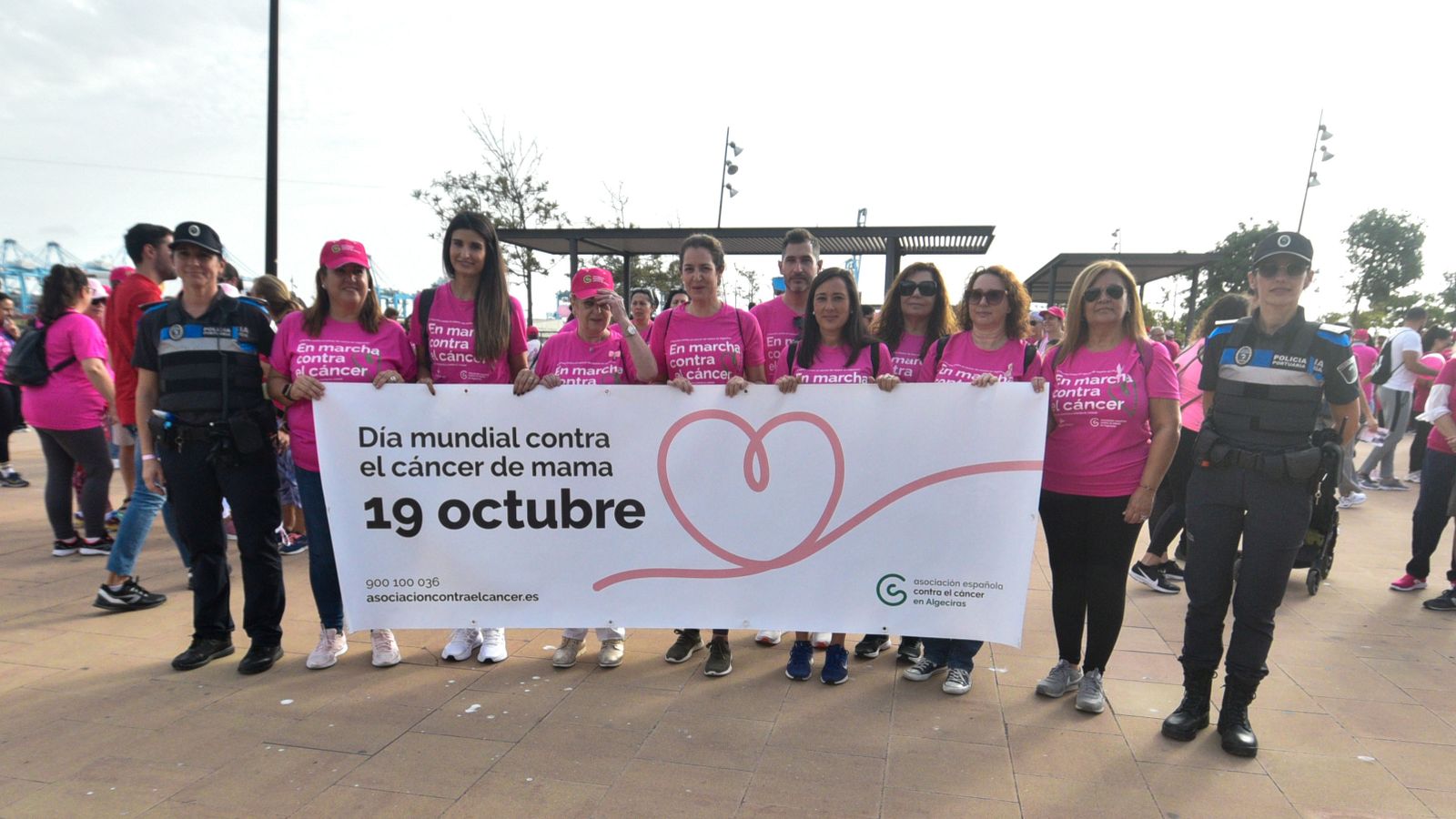 Las fotos de la Marcha contra el cáncer de mama en Algeciras
