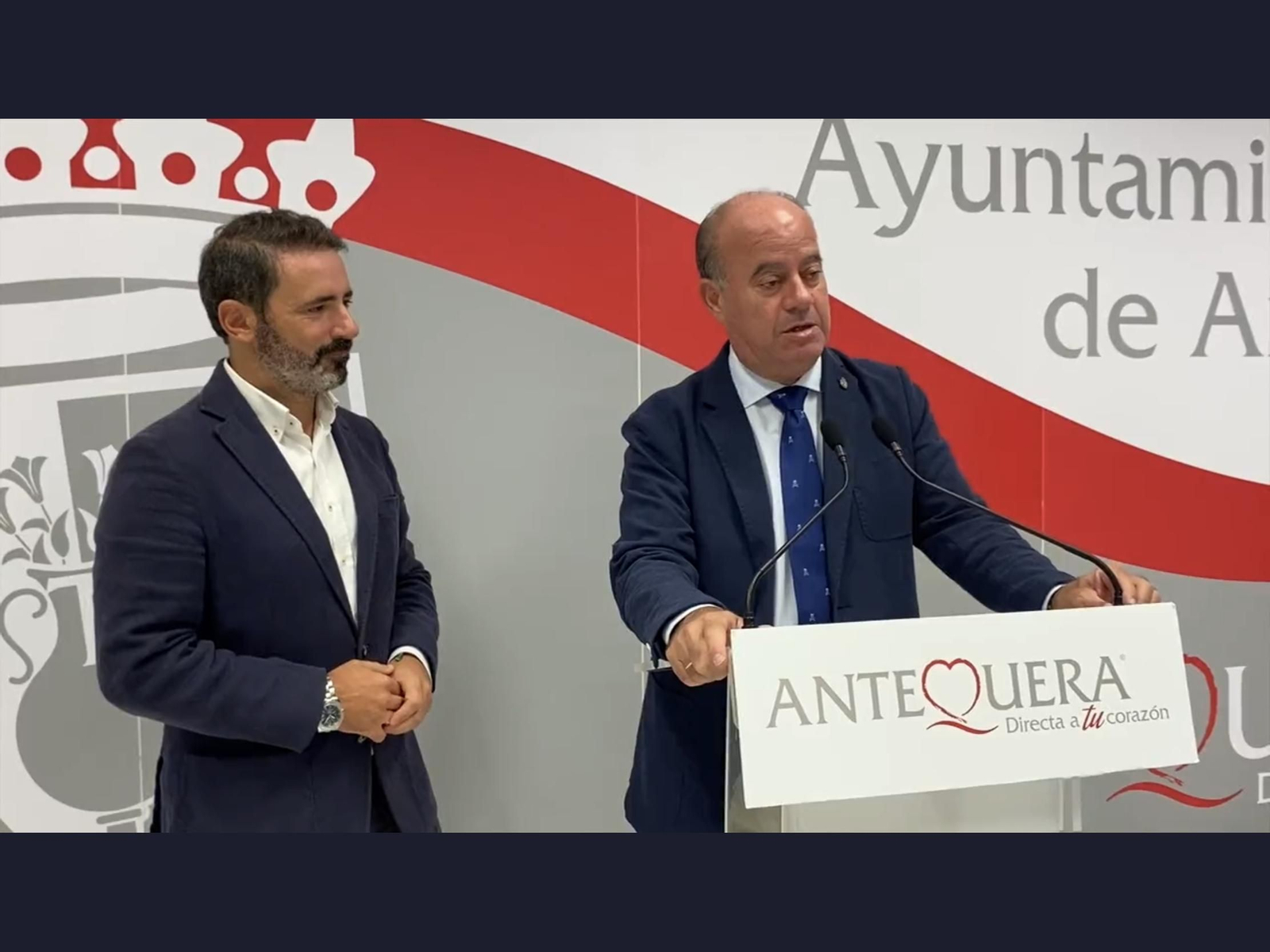 José Ramón Carmona y el alcalde de Antequera durante la rueda de prensa.